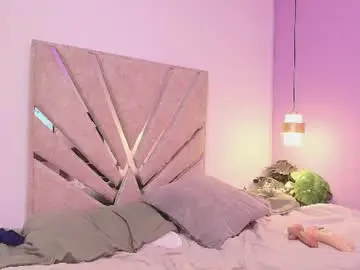 Chaturbate Nude Webcam of aleskahoffman1