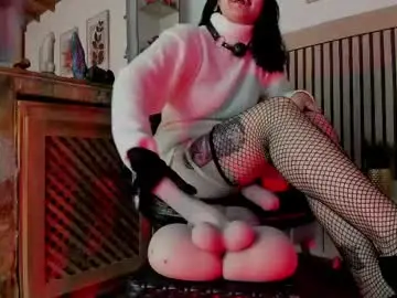 Chaturbate Live Sex Cam of madame_ibby