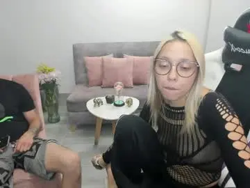 Chaturbate Live Sex Cam of angel_and_foxx