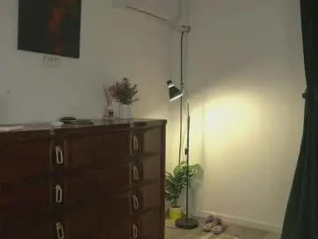 Chaturbate Live Sex Cam of alyonaqueen_