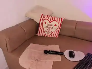 Chaturbate Live Sex Cam of emi_luv