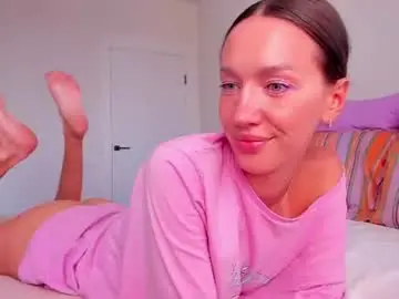 Chaturbate Live Sex Cam of awgustina_sweetheart22