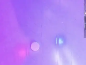 Chaturbate Live Sex Cam of naomy_tay1