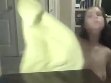 Chaturbate Live Sex Cam of littlemisslily0