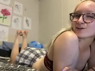 Chaturbate Live Sex Cam of itshallie