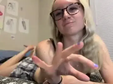 Chaturbate Adult Video Chat of itshallie