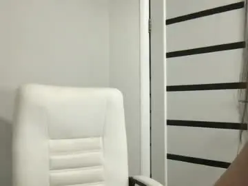Chaturbate Live Sex Cam of foxyshy_x