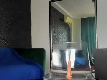 Chaturbate Live Sex Cam of diamondmilff