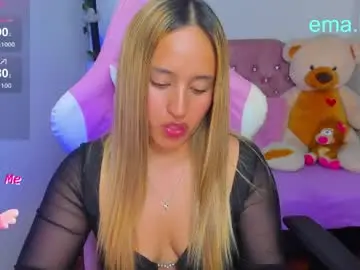 Chaturbate Free Live Porn of ema_tayy