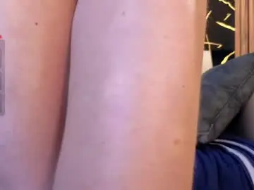 Chaturbate Live Sex Cam of starlight_mature23_aws