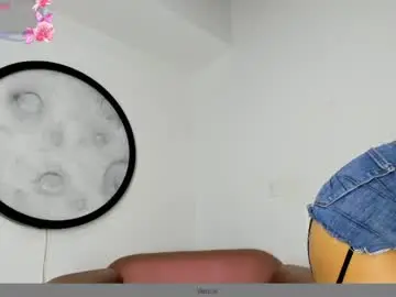 Chaturbate Live Sex Cam of golden_kiss23