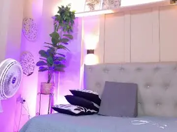 Chaturbate Live Sex Cam of chloerossee