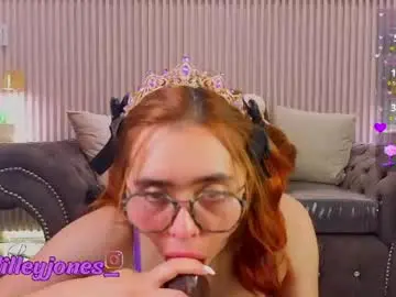 Chaturbate Sex Chat of milleyjones_