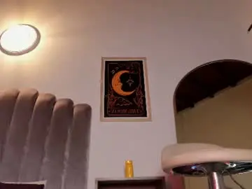 Chaturbate Live Sex Cam of sky_caroline