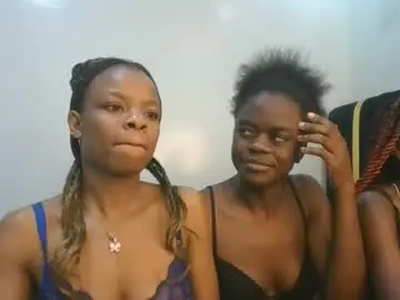 Chaturbate Sex Cam of petite_luxe1