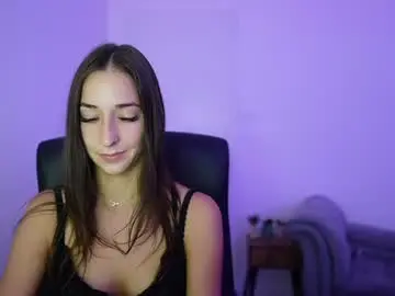 Chaturbate Live Sex Cam of crystalbrunette18