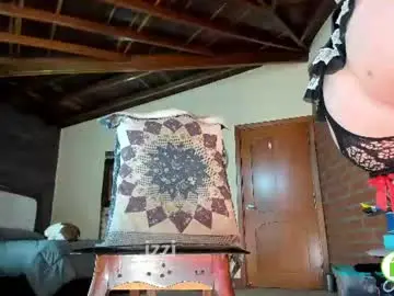 Chaturbate Live Sex Cam of little_izzi
