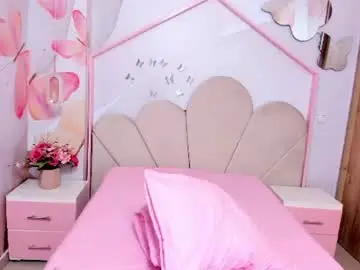 Chaturbate Nude Webcam of millieskinny18