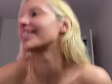 Chaturbate Best live sex cam show of lesi_moonie