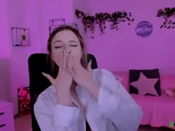 Chaturbate Live Sex Cam of luna_berryy
