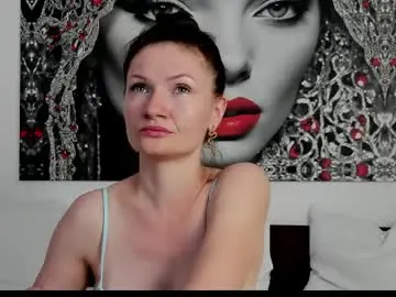 Chaturbate Live Sex Cam of illegalbeauty87