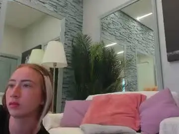 Chaturbate Live Sex Cam of reina_cummings