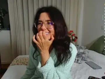 Chaturbate Live Sex Cam of adelina_shine