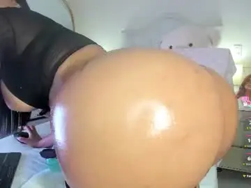 Chaturbate Live Sex Cam of yourlilo__24