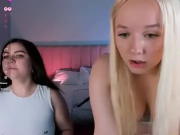 Chaturbate Live Sex Cam of ashton_heidi