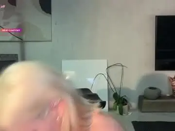 Chaturbate Live Sex Cam of golden_alinee