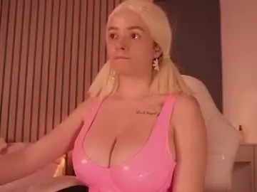 Chaturbate Live Sex Cam of bella_adams_