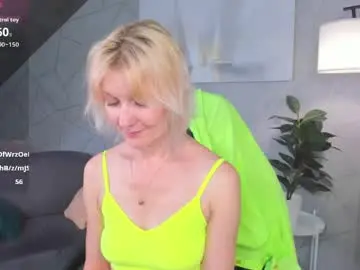 Chaturbate Nude Webcam of julie_lucasss