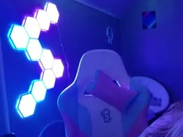 Chaturbate Live Sex Cam of skyiswoke