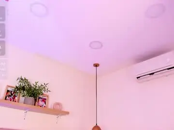 Chaturbate Live Sex Cam of violeta_candyy