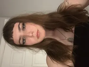 Myfreecams Live Sex Cam of sniqueryserpent
