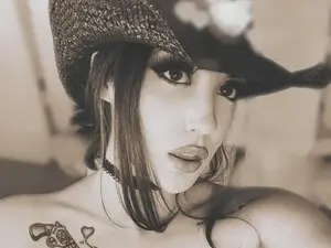 Myfreecams Watch Live Sex Cams of EMMEL1NE