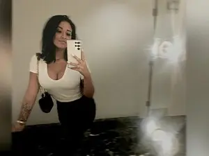 Myfreecams Sex Cam of LuciannaLayne
