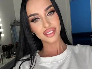Myfreecams Live Sex Cam of KairaAndrews