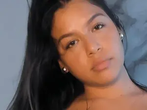 Myfreecams Live Sex Cam of Clara4w