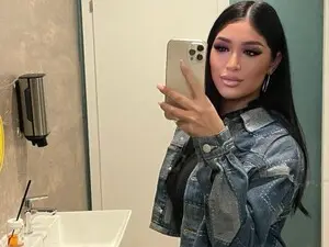 Myfreecams Sex Cam of Kira_Krush