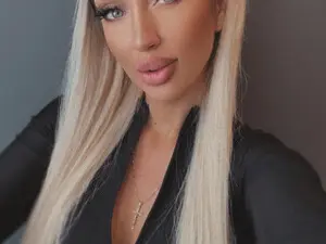 Myfreecams Live Sex Cam of Queenzoora