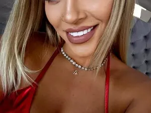 Myfreecams Private Sex Chat of Lorehottie