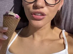 Myfreecams Adult Video Chat of HotDoll19