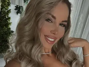 Myfreecams Watch Live Sex Cams of ZinaSquirts