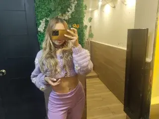 Streamate Free Live Porn of RainbowLov21