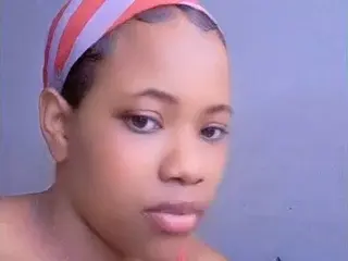 Streamate Live Sex Cam of Dineo97