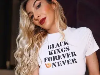 Streamate Sex Cam of AlexaBarnes