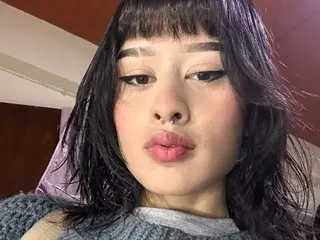Streamate Live Porn of MeliStrawberry77
