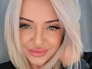 Streamate Nude Webcam of BustyEmaXX