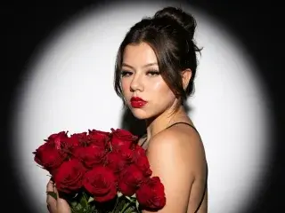 Streamate Free Live Porn of SkyValentiinee